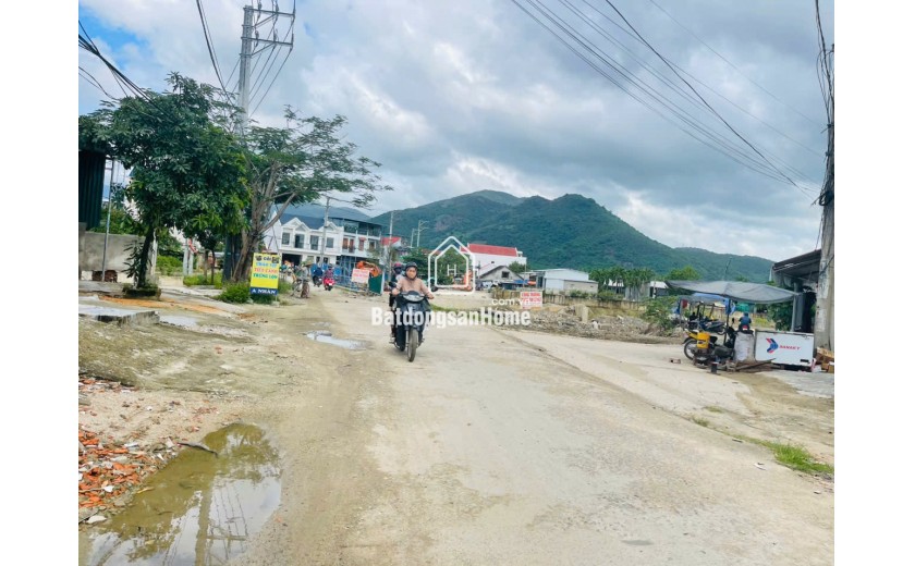 ĐấtDiên Phú đường nhựa Kinh doanh thông rộng 6m.. Lô góc 2 mặt tiền vuôn vắn.